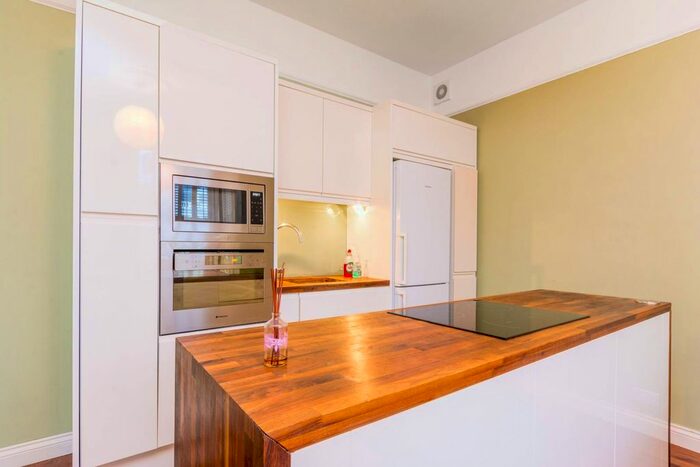 3 Bedroom Flat To Rent In Grove Park Gardens, Grove Park, London, W4