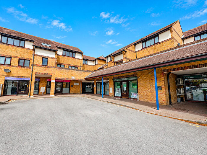 1 Bedroom Flat For Sale In Hedingham Place, Rochford, SS4