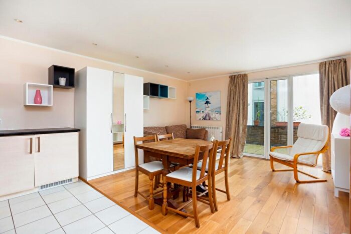 Apartment To Rent In Meridian Court, Bermondsey, SE16