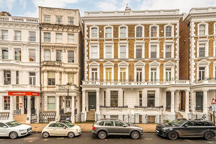 2 Bedroom Flat For Sale In Imperial Court, London, W8