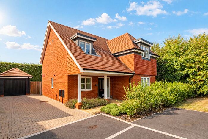 4 Bedroom Detached House For Sale In Lawrence Close, Smallford, St. Albans, Hertfordshire, AL4