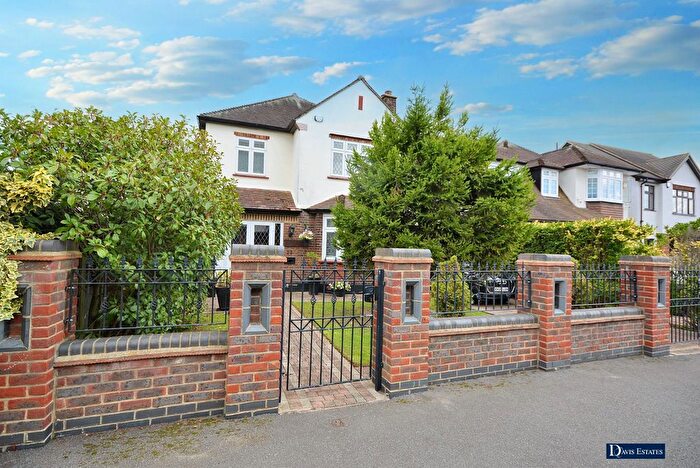 3 Bedroom Detached House For Sale In Hamilton Drive, Harold Wood, RM3