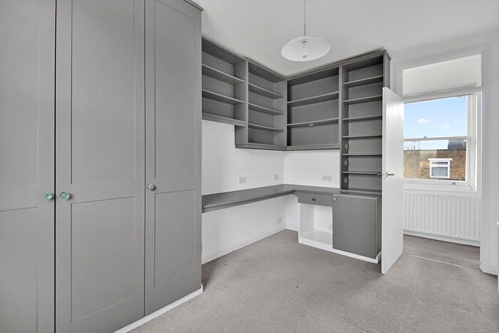 2 Bedroom Flat To Rent In Earlsfield Road, Wandsworth Common, SW18