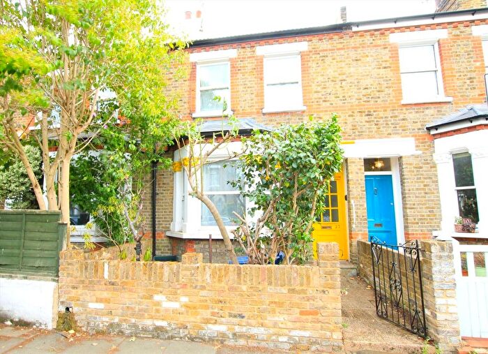 3 Bedroom Property For Sale In Lothair Road, Ealing, W5