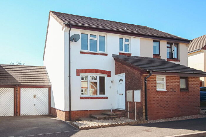 3 Bedroom Semi-Detached House For Sale In Soloman Drive, Bideford, EX39