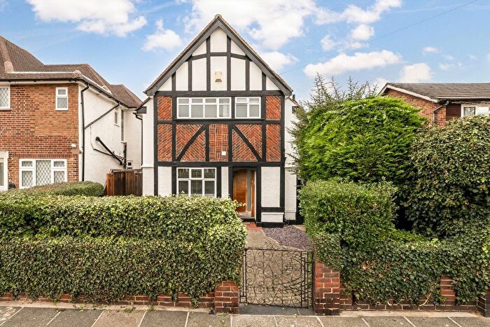 3 Bedroom Detached House For Sale In Redway Drive, Whitton, TW2