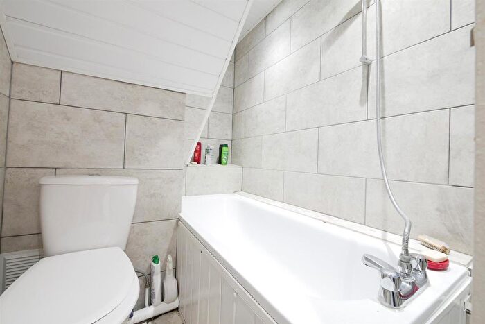 1 Bedroom Flat To Rent In Alconbury Road, London, E5