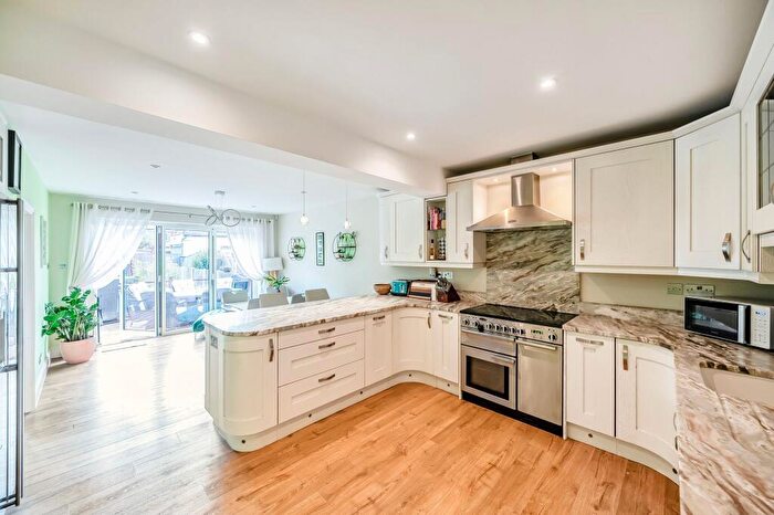 3 Bedroom Detached House For Sale In Downsway, Whyteleafe, CR3