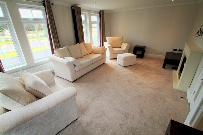 2 Bedroom Property For Sale In Orchard Bungalows, Crowpiece Lane, Farnham Royal, Slough, SL2