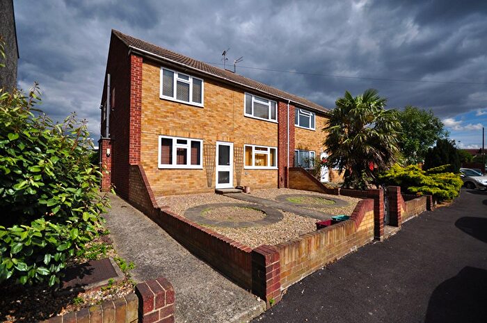2 Bedroom Maisonette To Rent In Stonecroft Road, Erith, DA8
