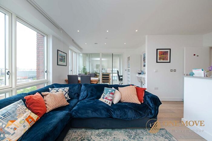 2 Bedroom Apartment To Rent In Perseus Court, Blackwall Reach, E14