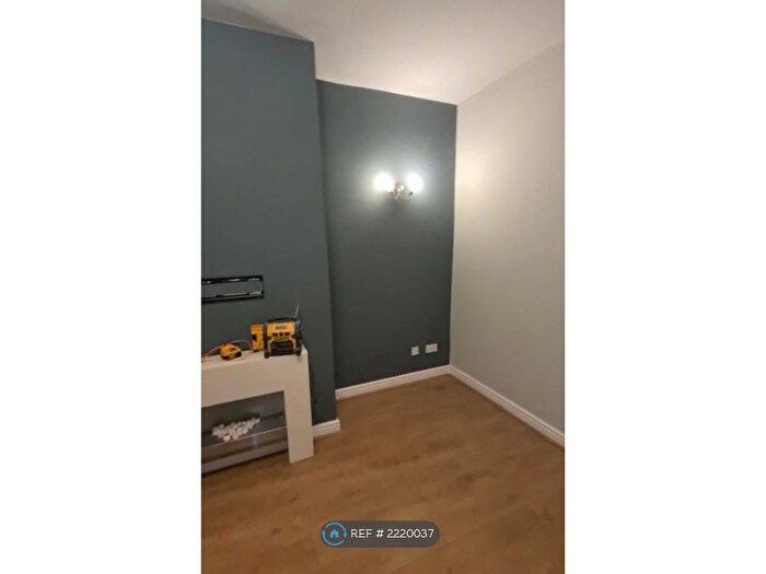 2 Bedroom Terraced House To Rent In Windmill Hill, Bradford, BD6