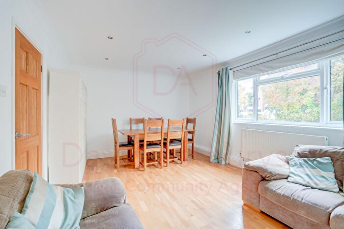 2 Bedroom Flat To Rent In Edgware Road, London, W2