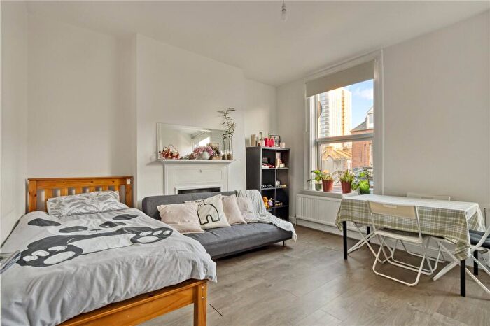 1 Bedroom Apartment For Sale In West Green Road, London, N15