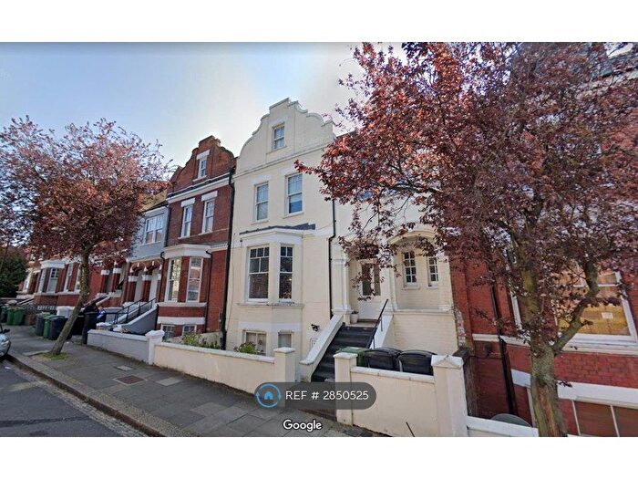3 Bedroom Flat To Rent In Dennington Park Road, London, NW6