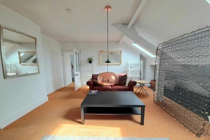 2 Bedroom Flat To Rent In Western Road, Milton Keynes, MK12