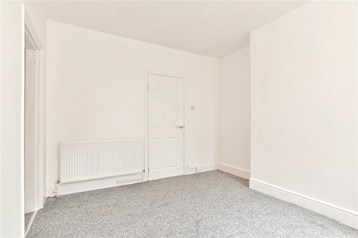 1 Bedroom Flat For Sale In Alma Road, Sheerness, Kent, ME12