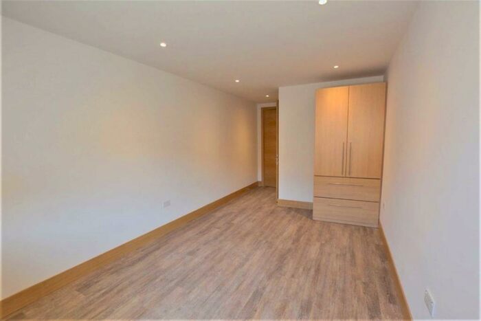 Flat To Rent In Colindale Avenue, London, NW9