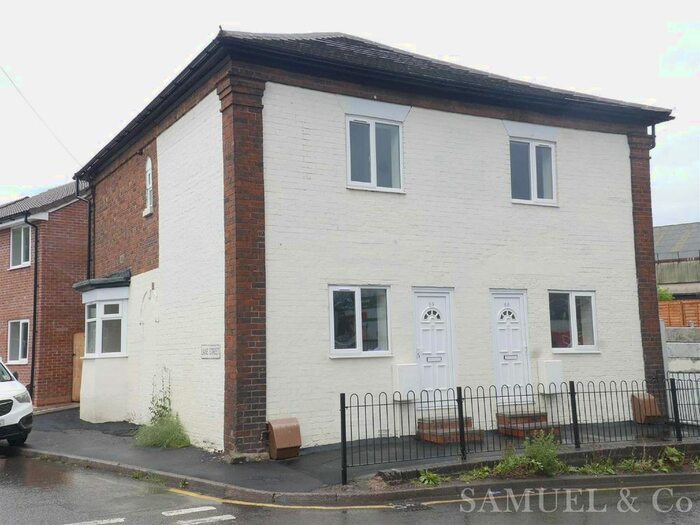 2 Bedroom Semi-Detached House To Rent In Lane Street, Bilston, WV14