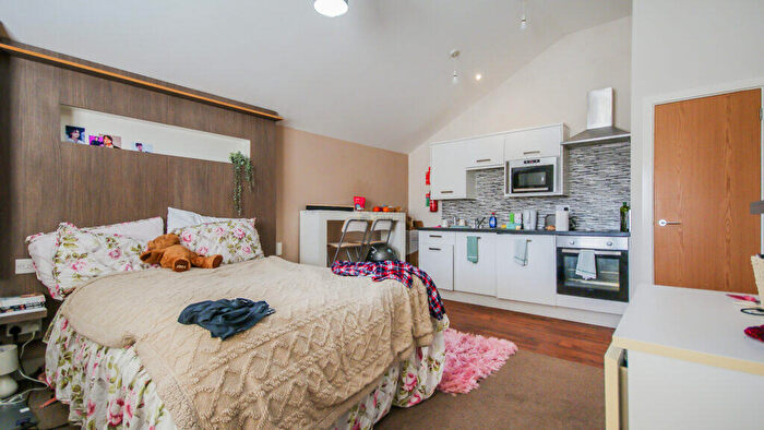 Studio To Rent In Alton Road, Flat, B29