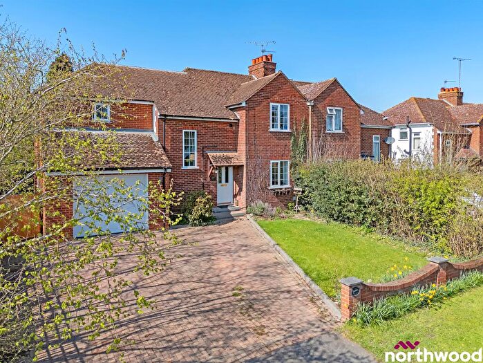 4 Bedroom Semi-Detached House For Sale In West Hanningfield Road, Great Baddow, CM2