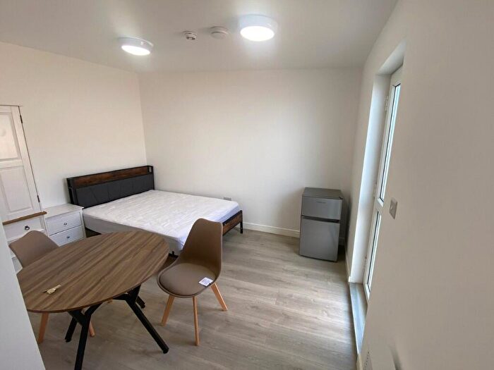 Studio To Rent In Hythe Street, Dartford, Kent, DA1