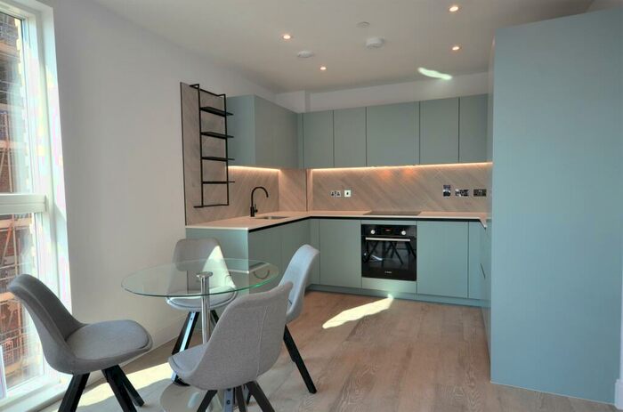 2 Bedroom Apartment To Rent In Darjeeling House, Horlicks, SL1