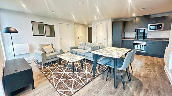 2 Bedroom Flat To Rent In Castle Street, Luton, Bedfordshire, LU1