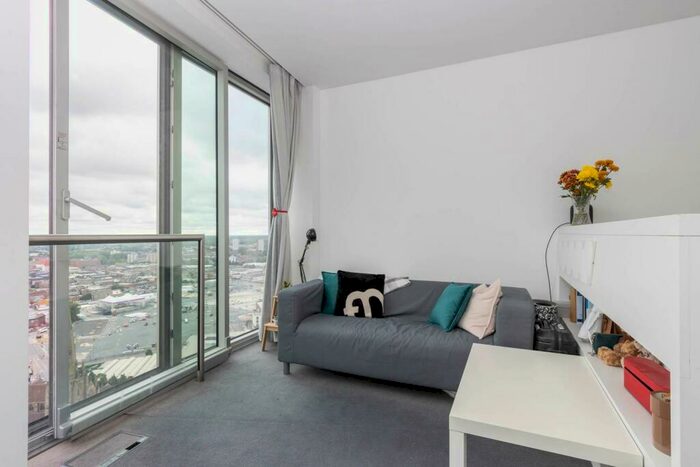 Apartment To Rent In Rotunda, New Street, B2
