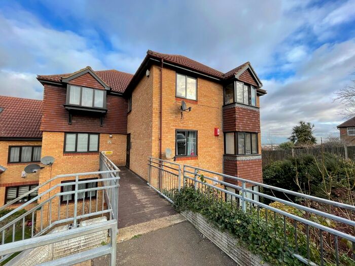 2 Bedroom Flat To Rent In Hattersfield Close, Belvedere, DA17