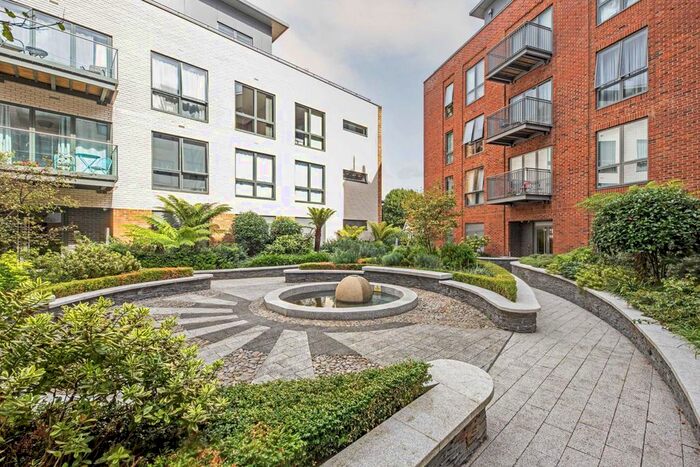 2 Bedroom Flat To Rent In Brewery Lane, Twickenham, TW1