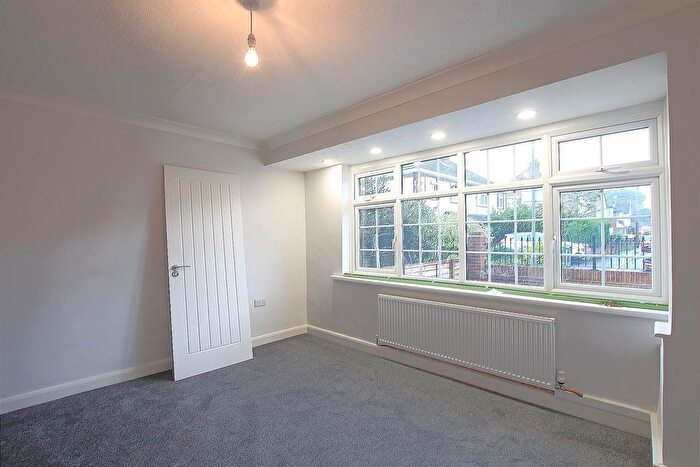 5 Bedroom Semi-Detached House To Rent In Oakfield Road, Ashford, TW15