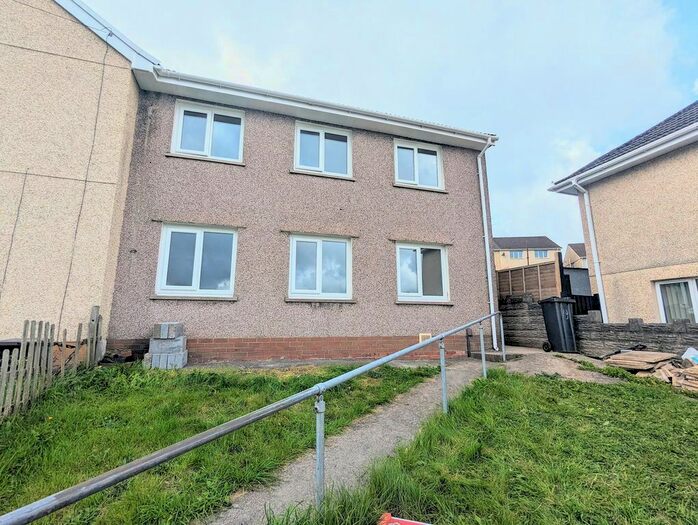 3 Bedroom Semi-Detached House To Rent In Valley View, Neath, Neath Port Talbot., SA11