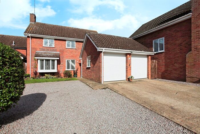 3 Bedroom Detached House For Sale In Gildale, Peterborough, PE4