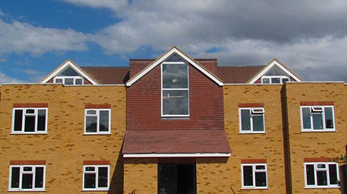 1 Bedroom Flat To Rent In Long Lane, Stanwell, TW19