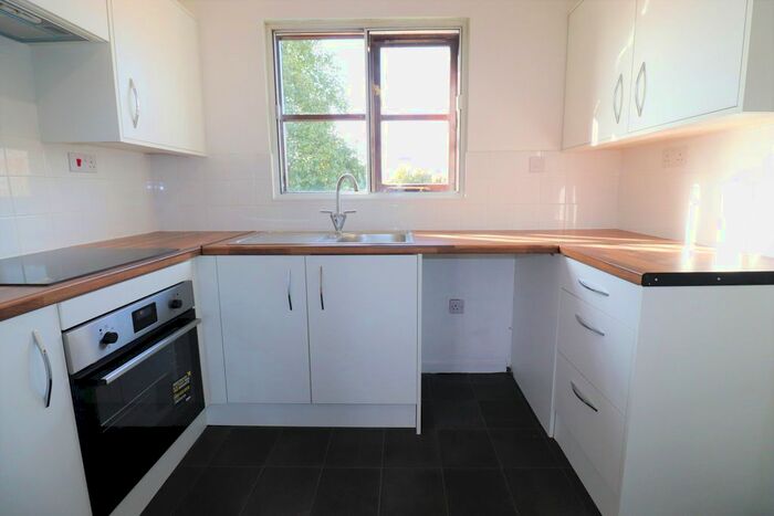 2 Bedroom Flat To Rent In Clifton Walk, Dartford, DA2