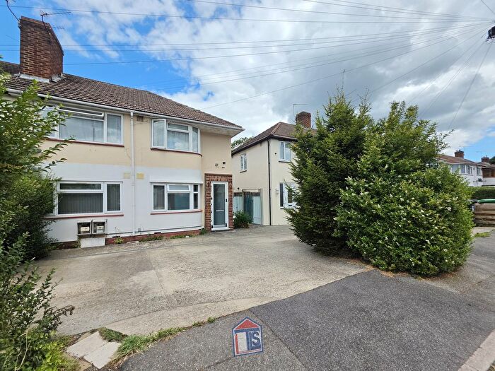 2 Bedroom Maisonette For Sale In Wiltshire Avenue, Slough, SL2