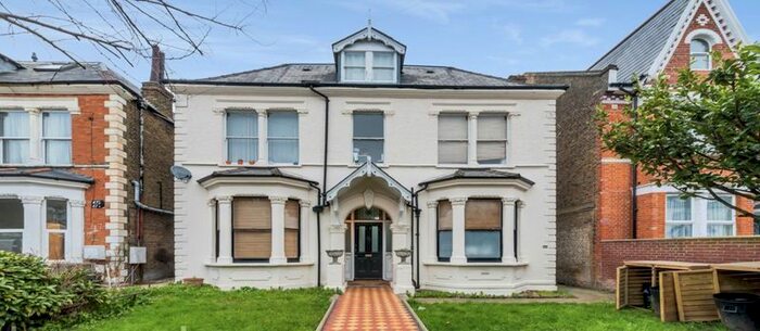 1 Bedroom Flat To Rent In Longley Road, London, SW17