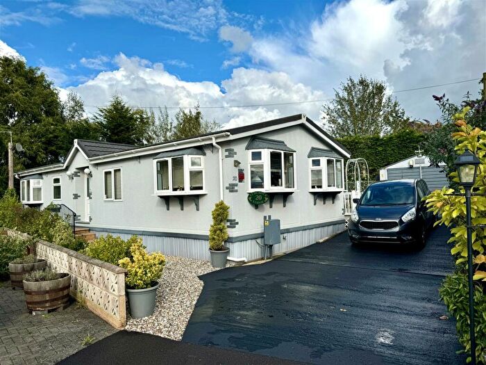 2 Bedroom Park Home For Sale In Stratford Bridge, Ripple, Tewkesbury, GL20