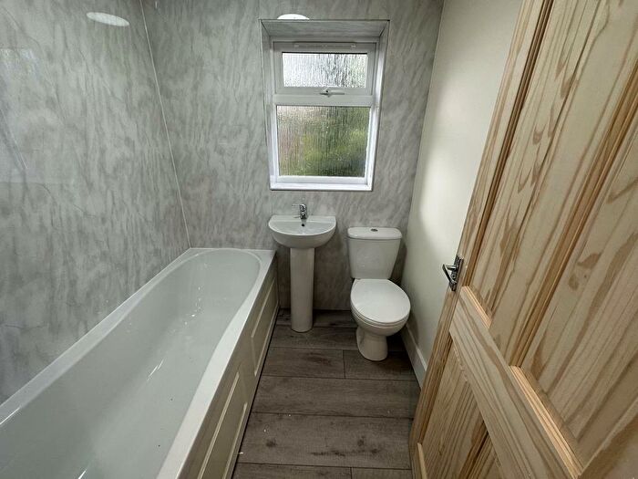 2 Bedroom End Of Terrace House To Rent In Dunville Road, Bedford, MK40