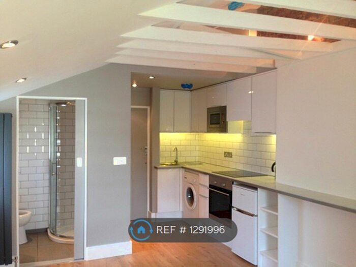 Studio To Rent In Oakhurst Grove, London SE22