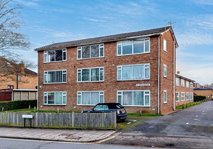 1 Bedroom Flat For Sale In Second Floor Flat, Salliesfield, Kneller Road, Kneller Road, Twickenham, Middlesex, TW2
