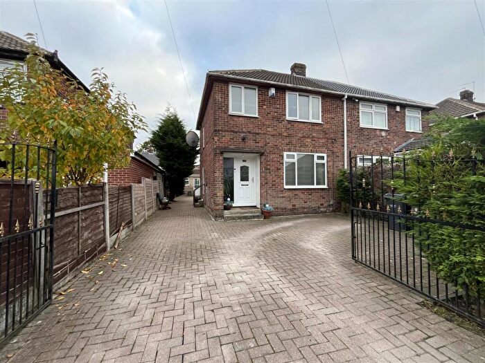 3 Bedroom Semi-Detached House For Sale In Hallbank Drive, Bradford, BD5
