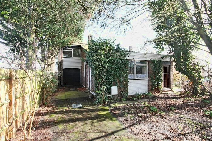 3 Bedroom Detached House For Sale In Ivy Close, Holyport, SL6