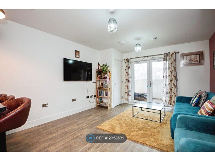 2 Bedroom Flat To Rent In Tranquil Lane, Harrow, HA2