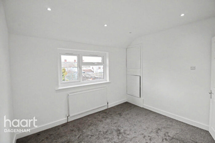 2 Bedroom End Of Terrace House To Rent In Beam Avenue, Dagenham, RM10