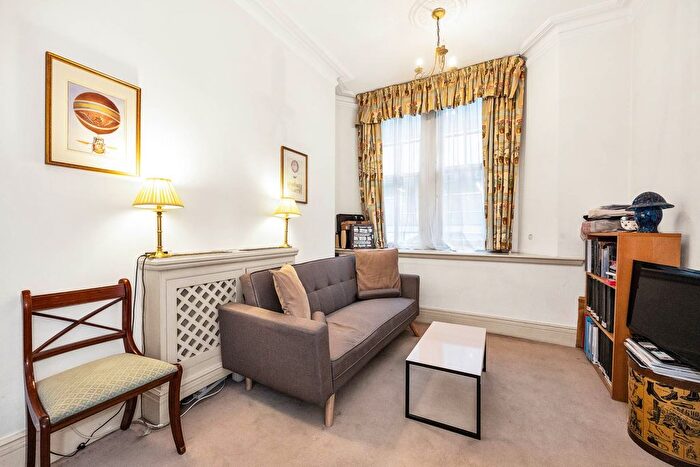 1 Bedroom Flat To Rent In Pall Mall, SW1