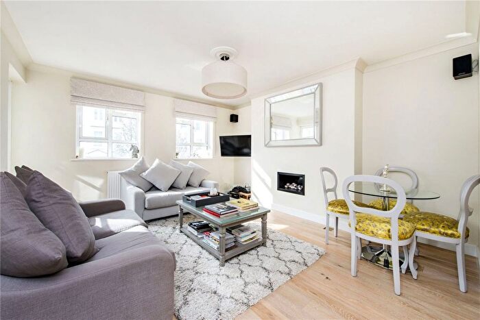 2 Bedroom Flat To Rent In Galsworthy House, London, W11