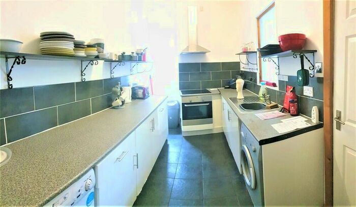 5 Bedroom Flat To Rent In Wilmslow Road, Manchester, M14