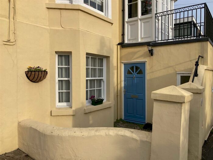 1 Bedroom Flat To Rent In Radnor Cliff, Folkestone, CT20